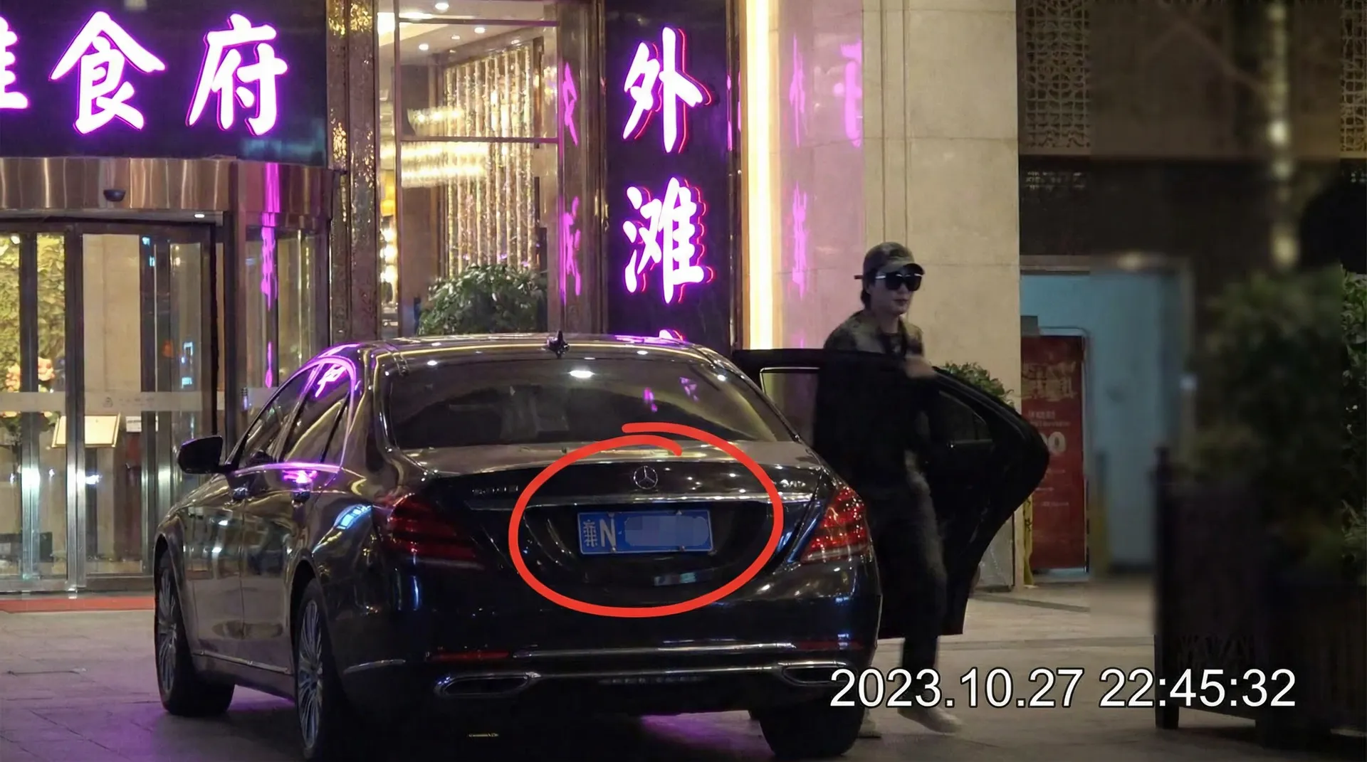 换妻视频|换妻视频传媒在线播放-精品换妻视频最新地址 - 豪车餐厅外偷拍